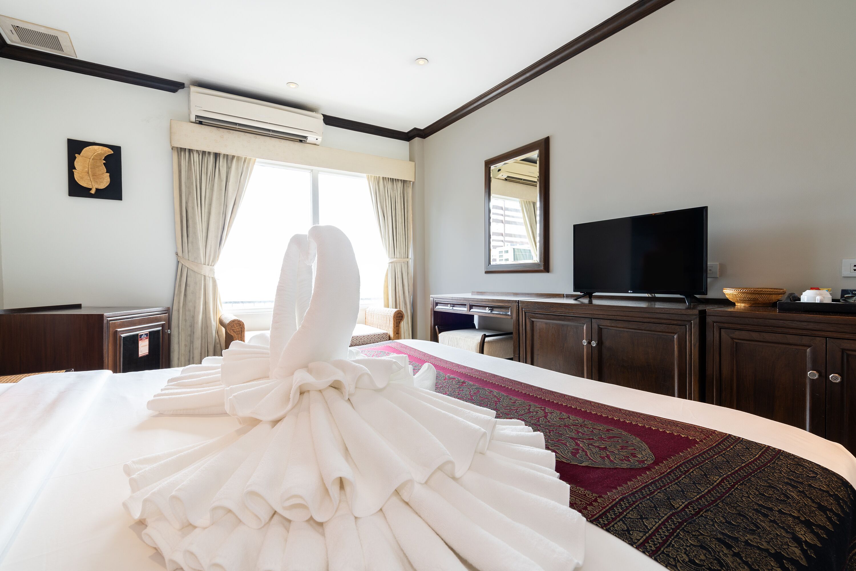 deluxe double room | 1 bedroom, minibar, in-room safe, desk