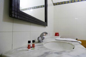 Bathroom - OYO Rooms Heritage Hawa Sadak (Jaipur)