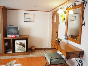 Standardzimmer | Zimmersafe, Schreibtisch, kostenloses WLAN, Bettwäsche