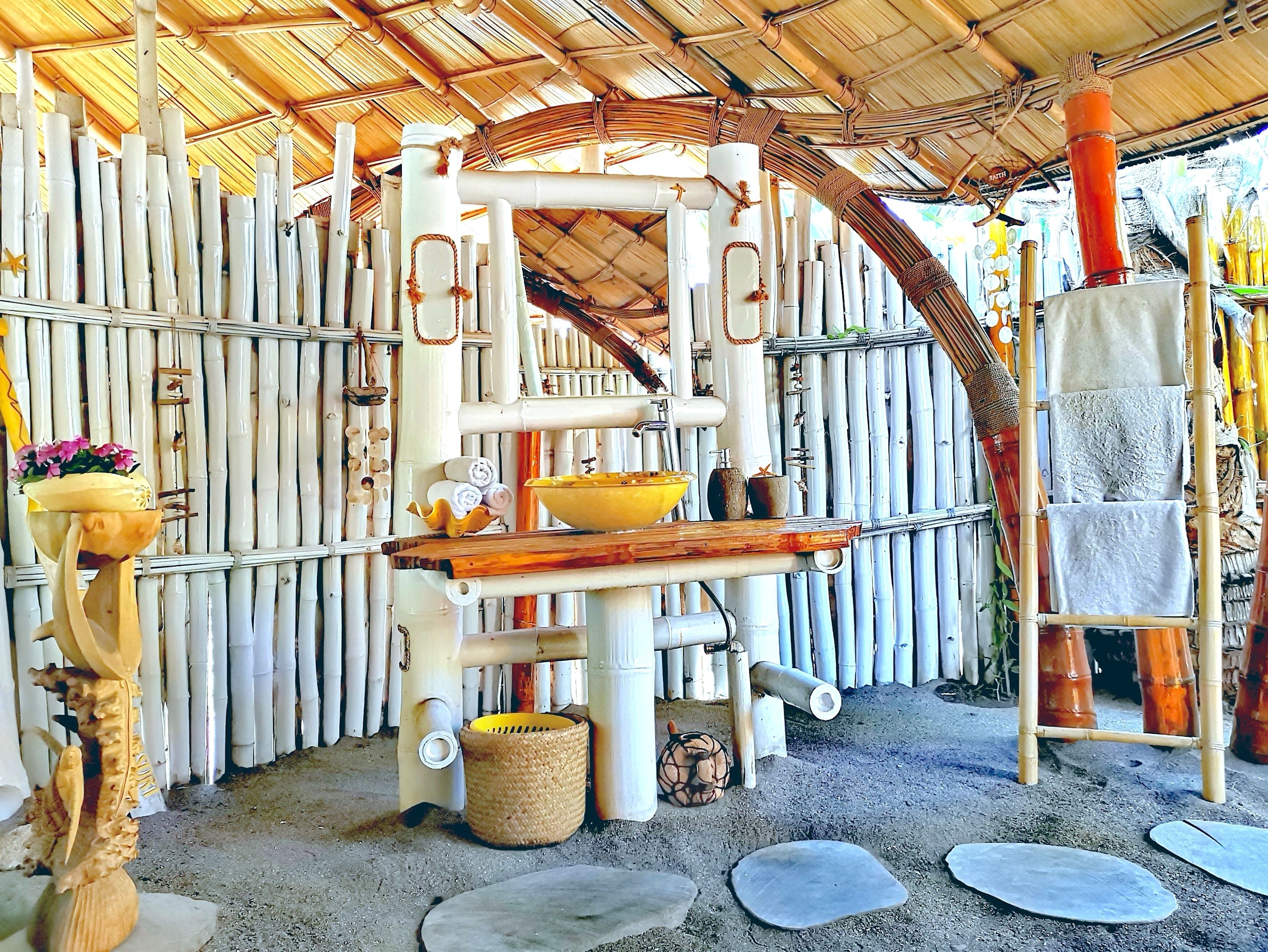 panoramic bungalow, oceanfront | bathroom sink