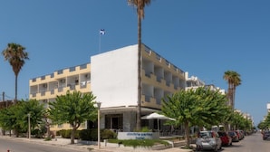 A hotel with a white facade, multiple balconies, and a sign reading "dimitris-paris hotel". - Dimitris Paritsa Hotel (Kos)