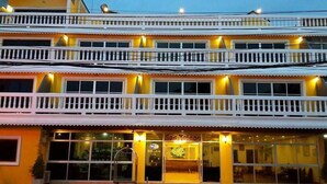 A multi-story hotel with balconies, a restaurant named "Sea Falcon" on the ground floor, and a clear view of the sky. - Sea Falcon Hotel (Sattahip)