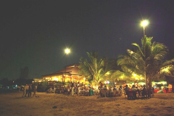 Breakfast, lunch, dinner served; international cuisine, beach views