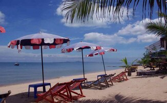 Beach nearby, sun loungers, beach umbrellas, beach towels