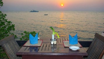 Breakfast, lunch, dinner served; international cuisine, beach views