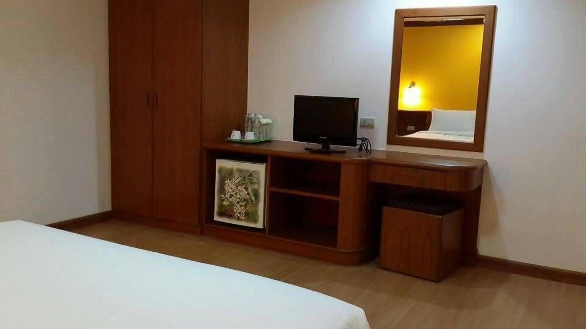 Minibar, coffres-forts dans les chambres, rideaux occultants