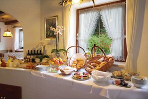 Desayuno buffet todos los días (con cargo) 