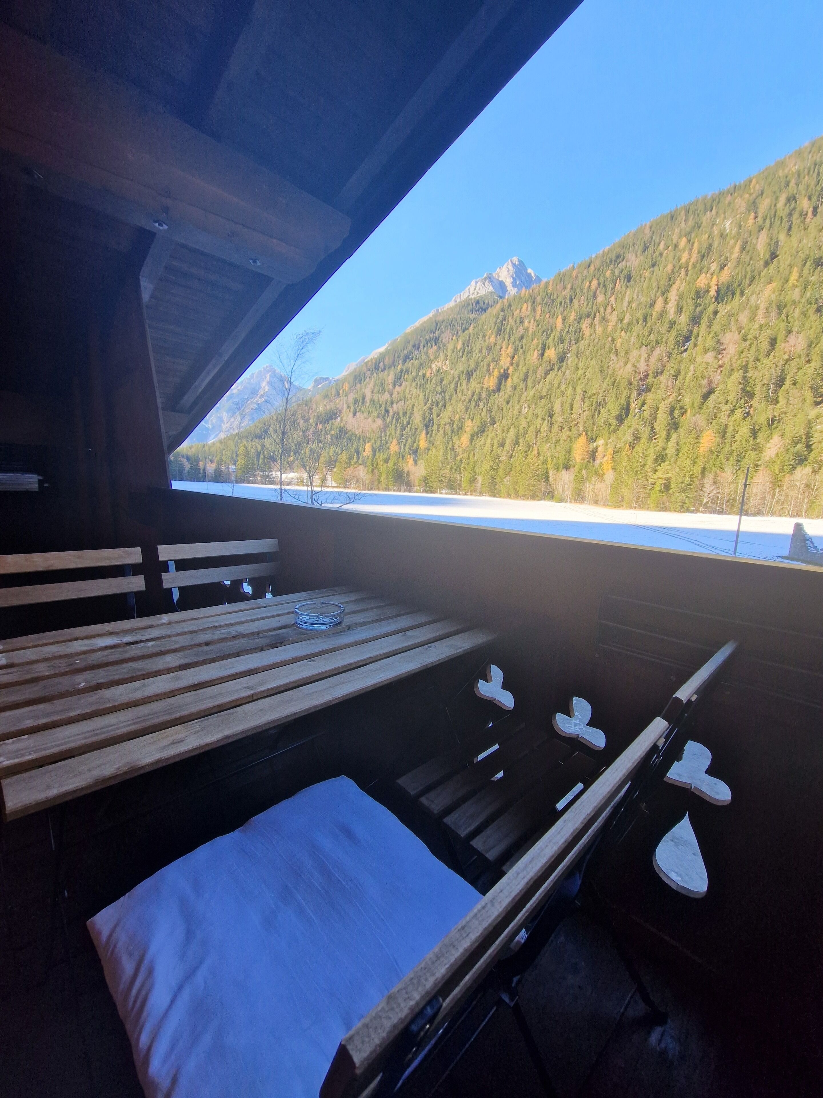 อพาร์ทเมนท์, ระเบียง (No.32) | ระเบียง