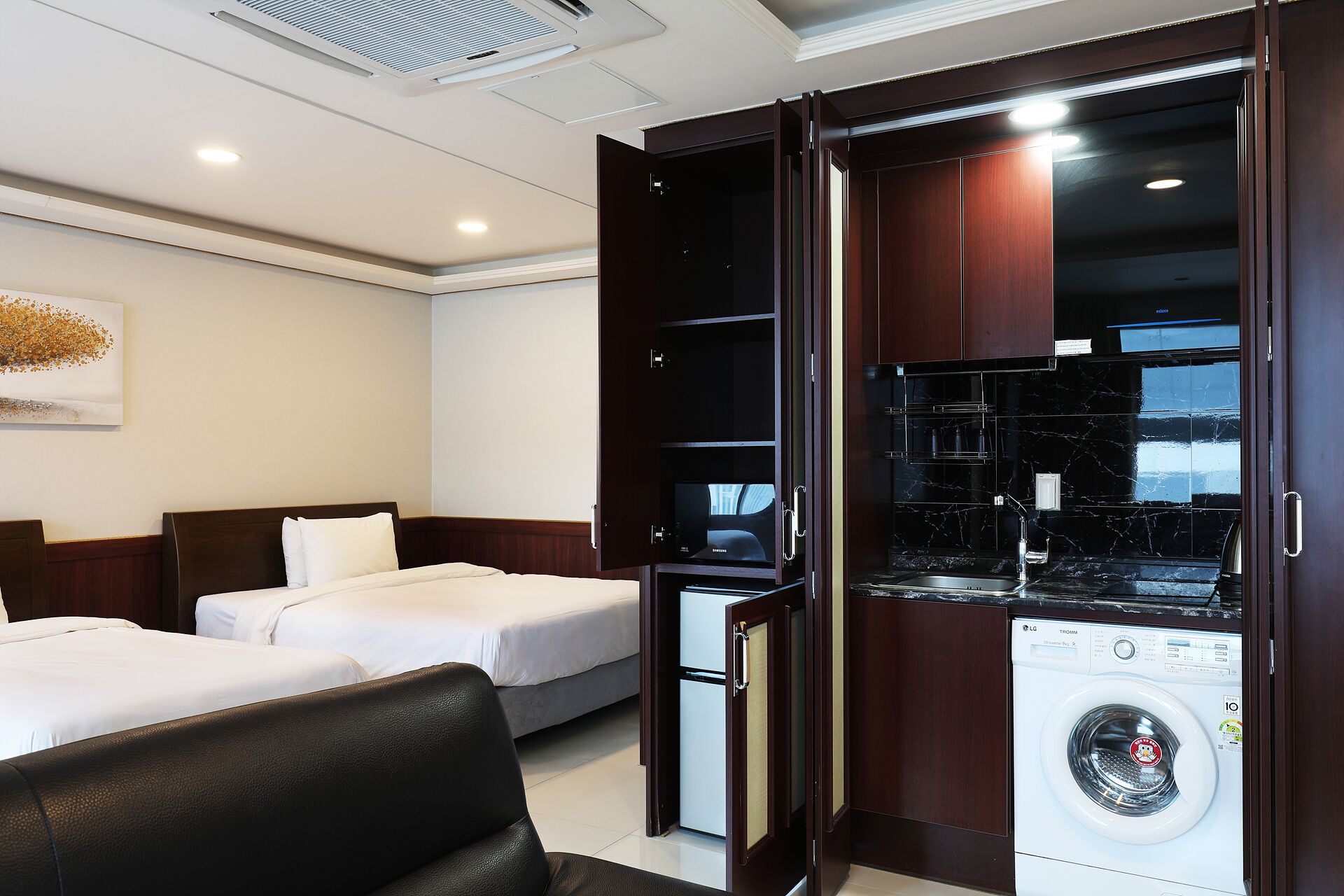 junior suite (with kitchen) | private kitchen | fridge, microwave, stovetop