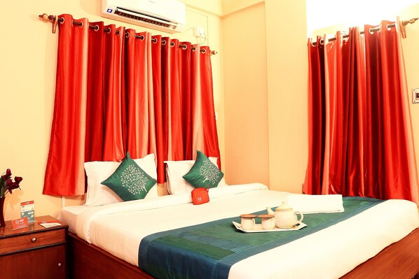 Standaard kamer, 1 twee- of 2 eenpersoonsbedden, 1 tweepersoonsbed, privébadkamer | Een bureau, gratis wifi