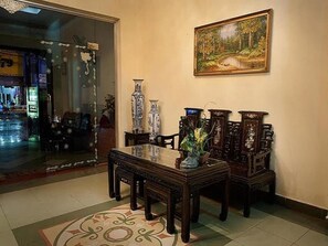 Lobby sitting area - Kim Ngoc Hotel (Ho Chi Minh City)