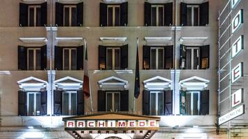 Fassade der Unterkunft – Abend/Nacht