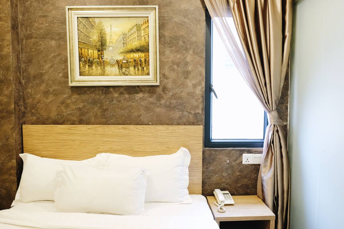 Deluxe Double Room (With Window) | Desk, iron/ironing board (on request), WiFi (free)
