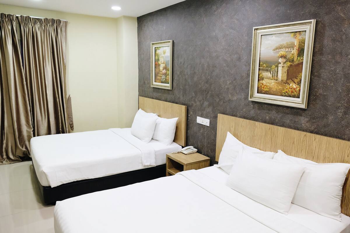 Family Quadruple Room | Desk, iron/ironing board (on request), WiFi (free)