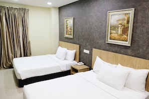 Family Quadruple Room | Desk, iron/ironing board, free WiFi - Era Plus Hotel (Seri Kembangan)