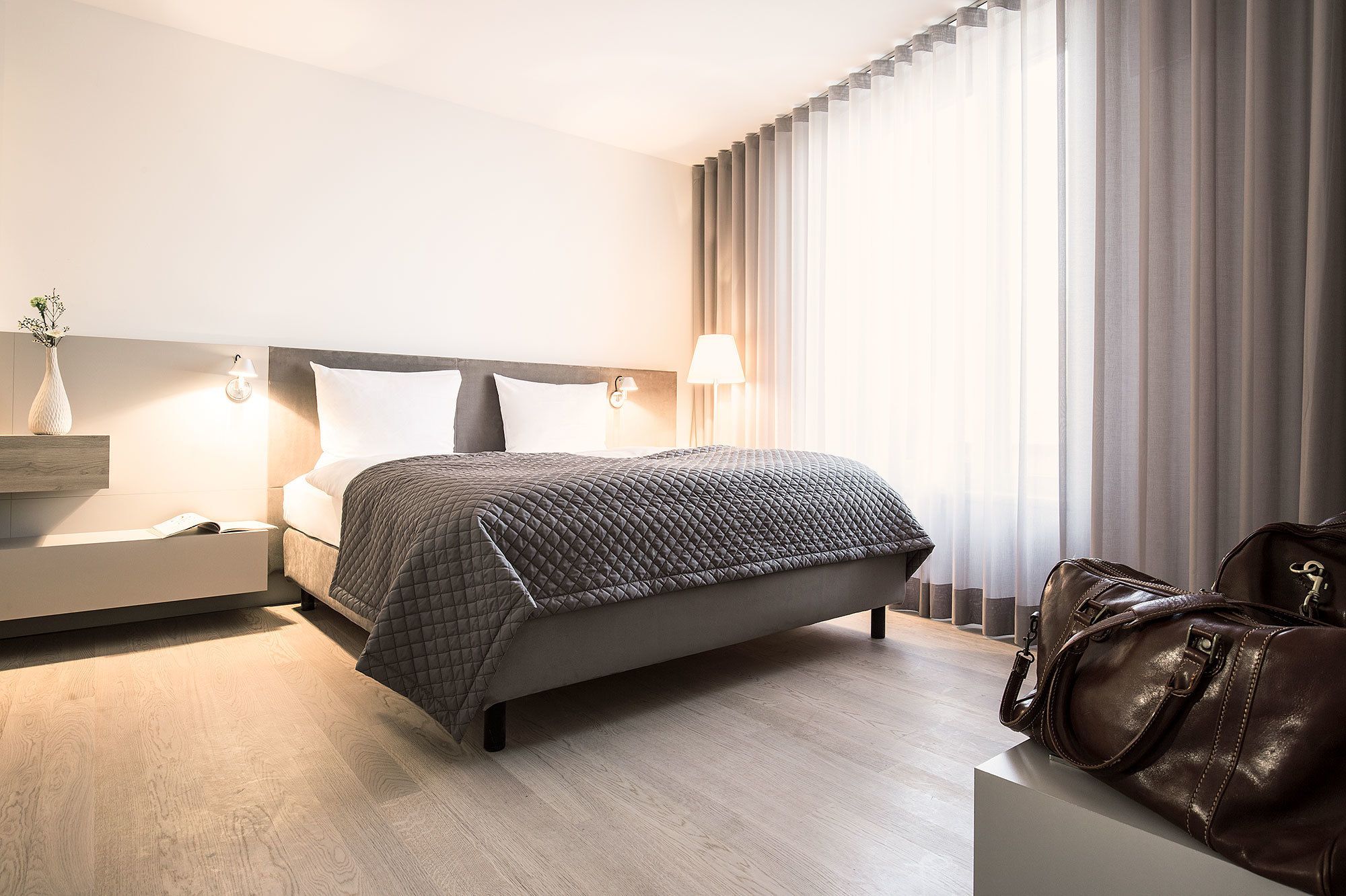 주니어 스위트, 침실 1개 | 저자극성 침구, 오리/거위털 이불, 객실 내 금고, 책상