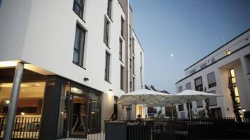 2 Bars/Lounges, Weinbar
