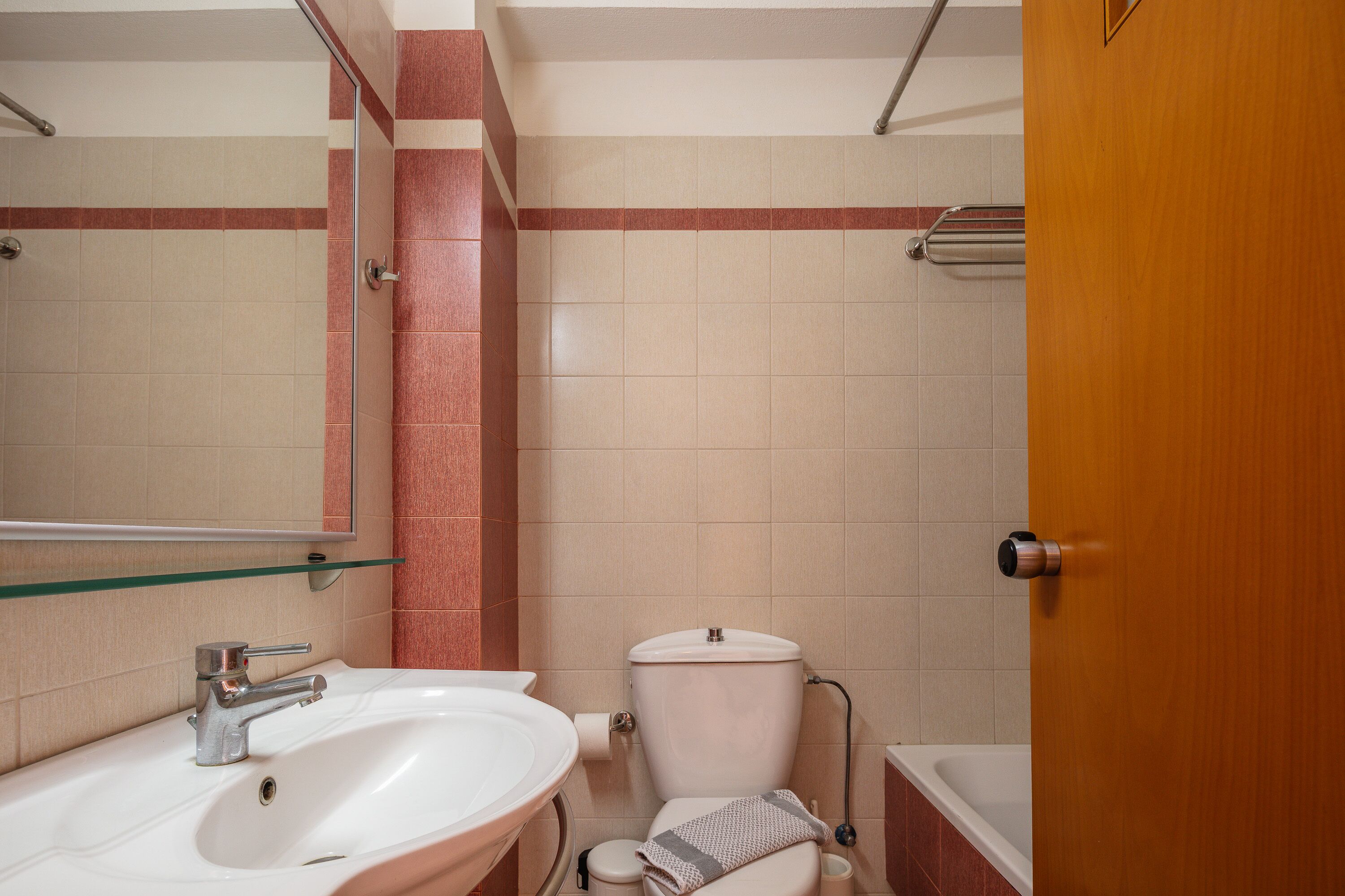 A bathroom with a sink, toilet, and bathtub.