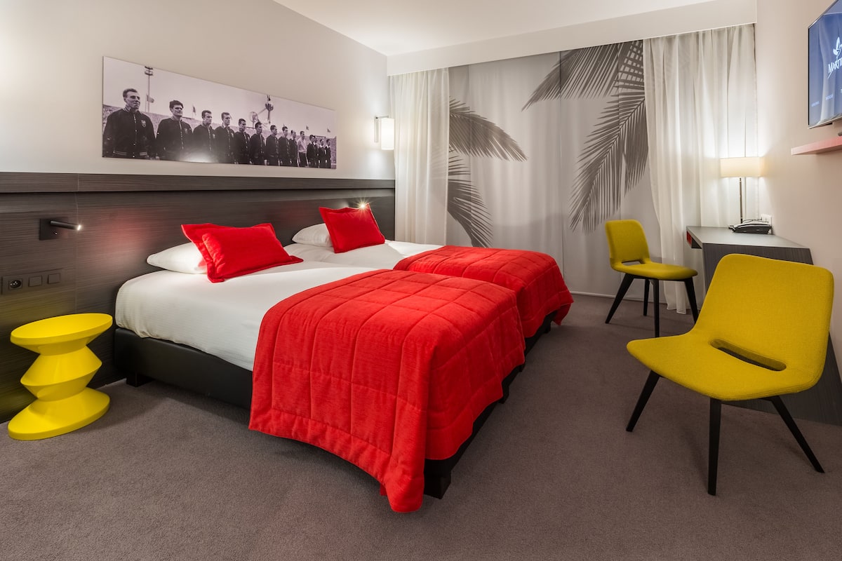 Standard Double or Twin Room | Minibar, in-room safe, desk, soundproofing