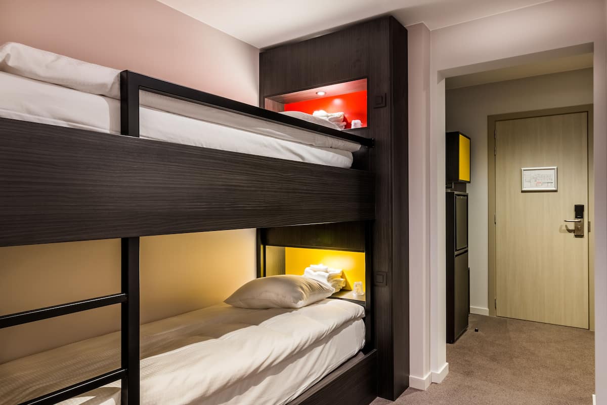 standard quadruple room | 1 bedroom, minibar, in-room safe, desk