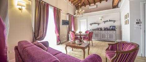 Appartement, 1 chambre, balcon | Cuisine privée | Réfrigérateur, four à micro-ondes, surface de cuisson