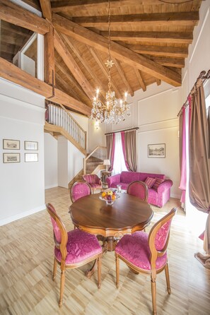 Appartamento, 1 camera da letto, balcone | Pasti in camera