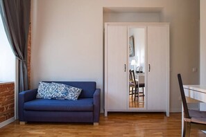 Chambre Deluxe | Literie de qualité, couette en duvet, bureau, fer et planche à repasser