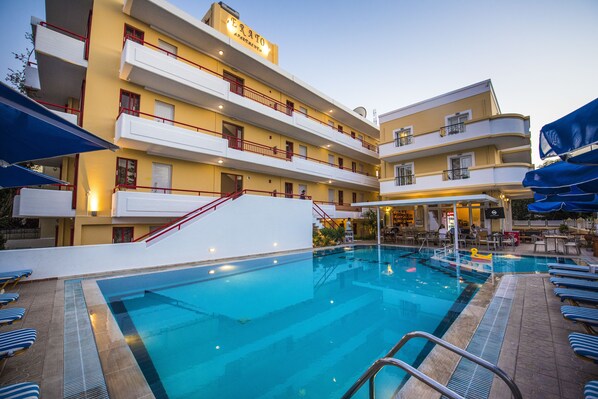 Outdoor pool, open 9:00 AM to 7:00 PM, pool umbrellas, pool loungers