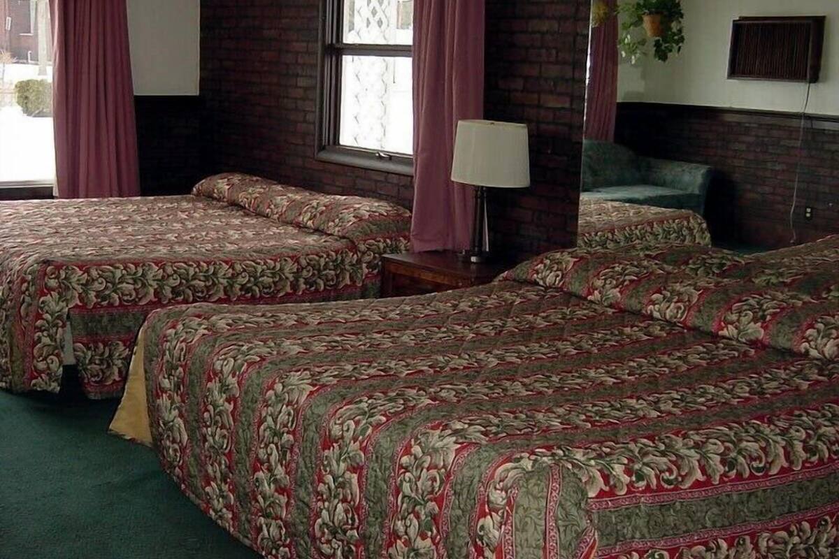 Standard Room, Smoking (2 King Beds)