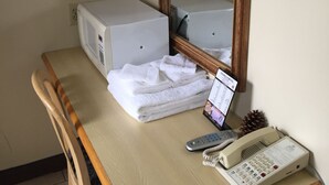 Premium bedding, desk, WiFi (free) - Double A Motel (Fremont)