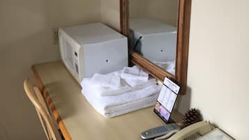 Premium bedding, desk, free WiFi