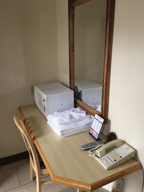 Premium bedding, desk, free WiFi