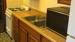 Apartment, 2 Bedrooms, Smoking (4 Double Beds, Living Room, Kitchen) | Private kitchen | Fridge, microwave - Double A Motel (Fremont)