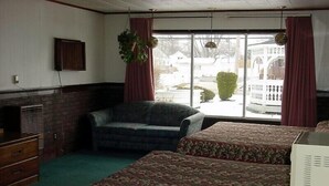 Standard Room, Smoking (2 King Beds) | Premium bedding, desk, WiFi (free) - Double A Motel (Fremont)