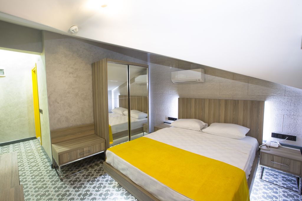 penthouse | premium bedding, minibar, in-room safe, soundproofing