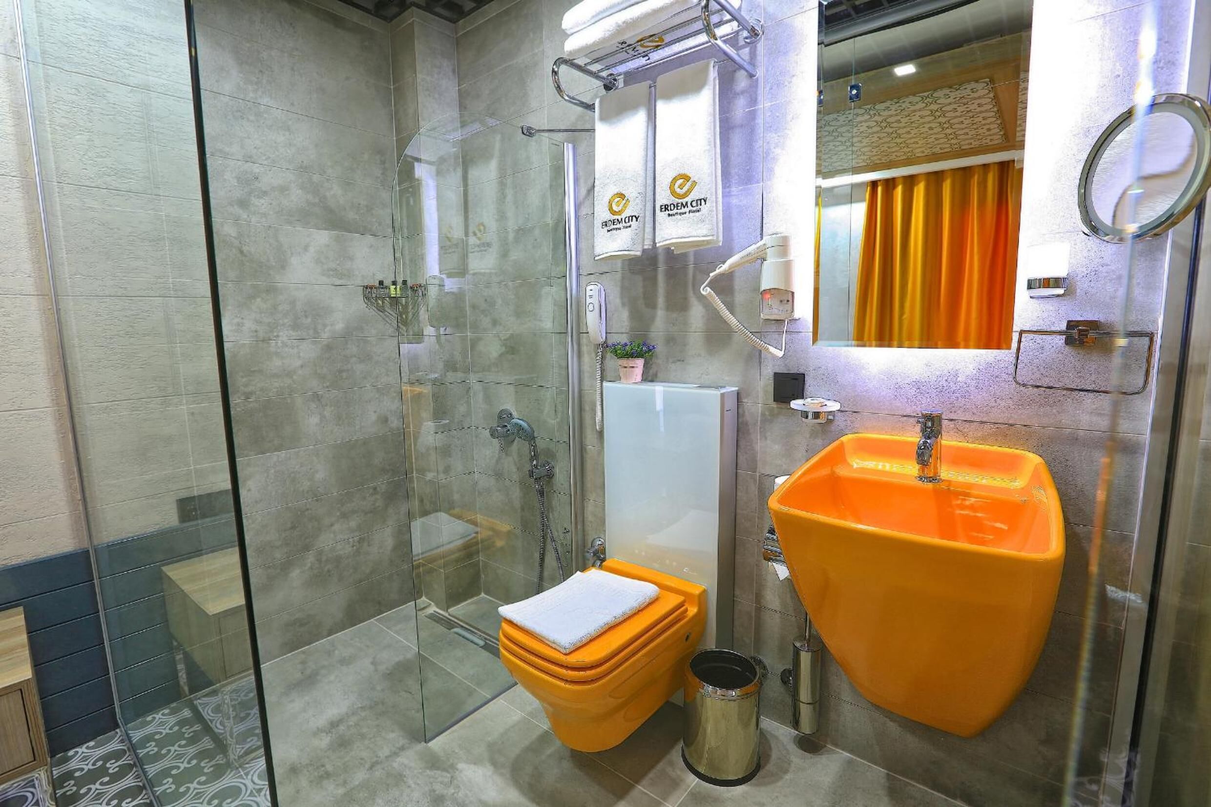 penthouse | bathroom | shower, free toiletries, hair dryer, slippers