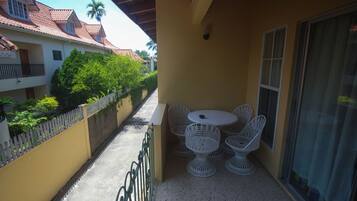 Executive Apartment, 1 King Bed | Free WiFi