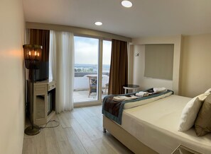 로열 스위트, 연결 가능 객실, 바다 전망 | 고급 침구, 오리/거위털 이불, 미니바, 객실 내 금고