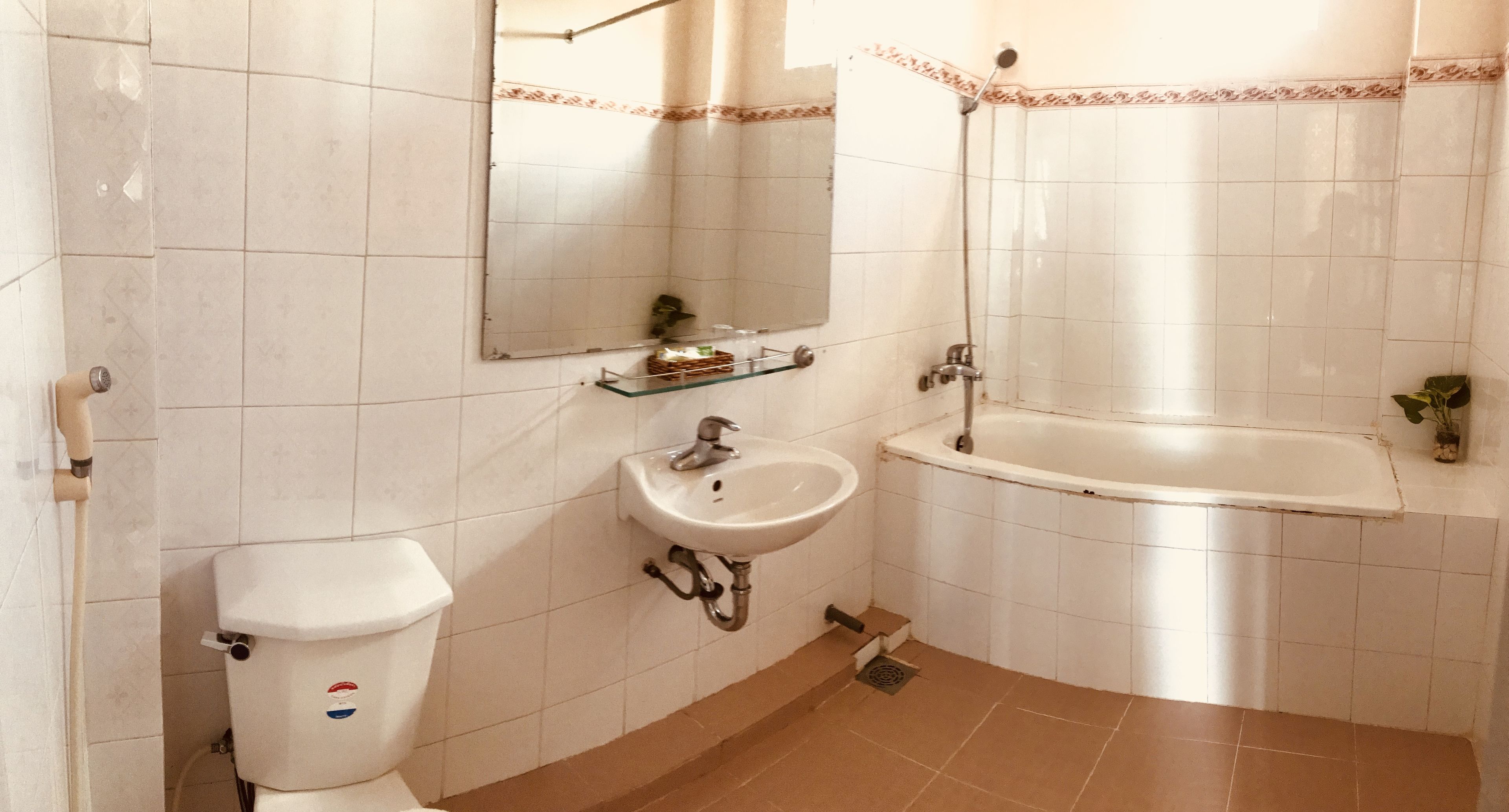 triple room | bathroom | shower, free toiletries, hair dryer, slippers