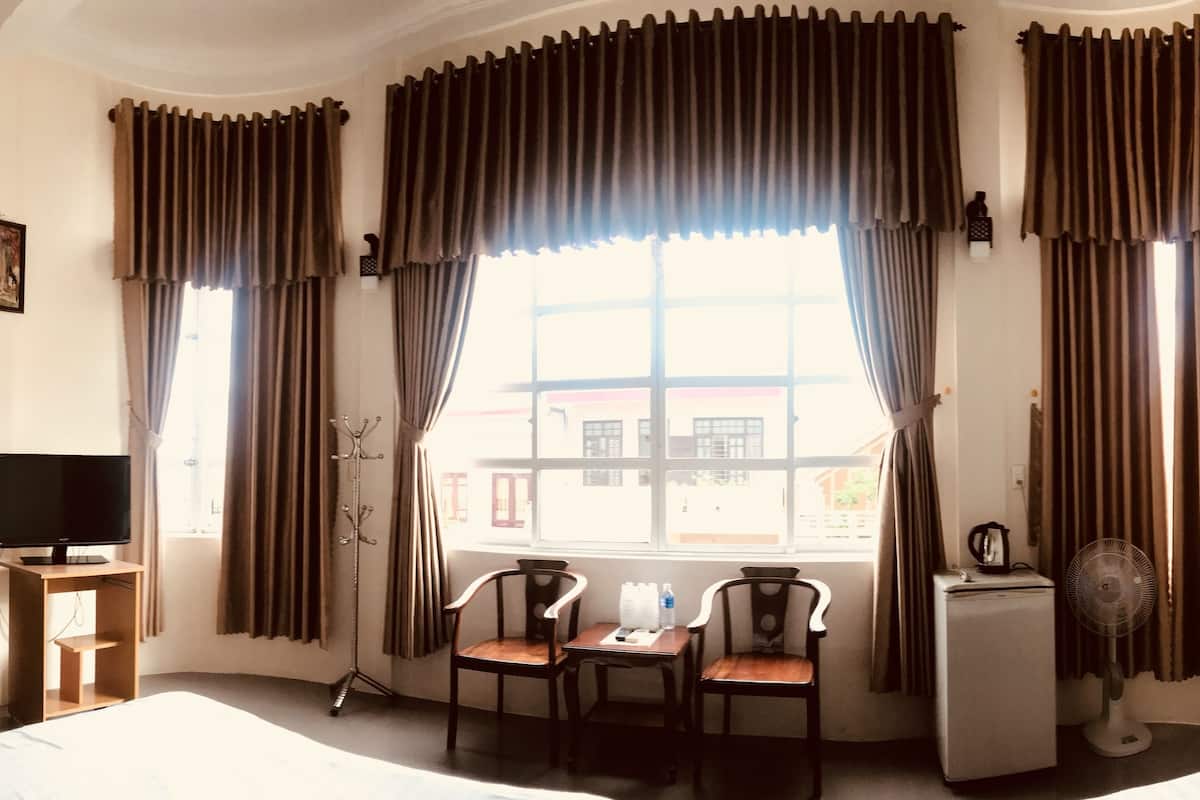 quadruple room | minibar, in-room safe, desk, soundproofing