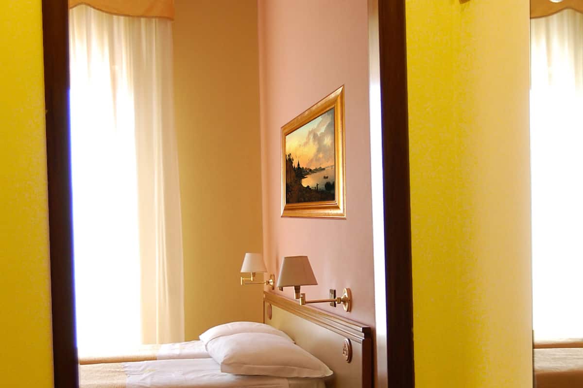 1 bedroom, premium bedding, minibar, in-room safe