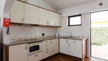 Apartamento, 1 habitación | Cocina básica privada | Frigorífico grande, microondas, horno y placa de cocina