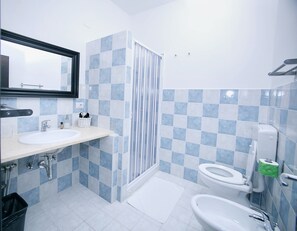 Standard Room | Bathroom