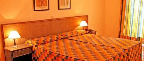 Zimmersafe, schallisolierte Zimmer, kostenloses WLAN, Bettwäsche