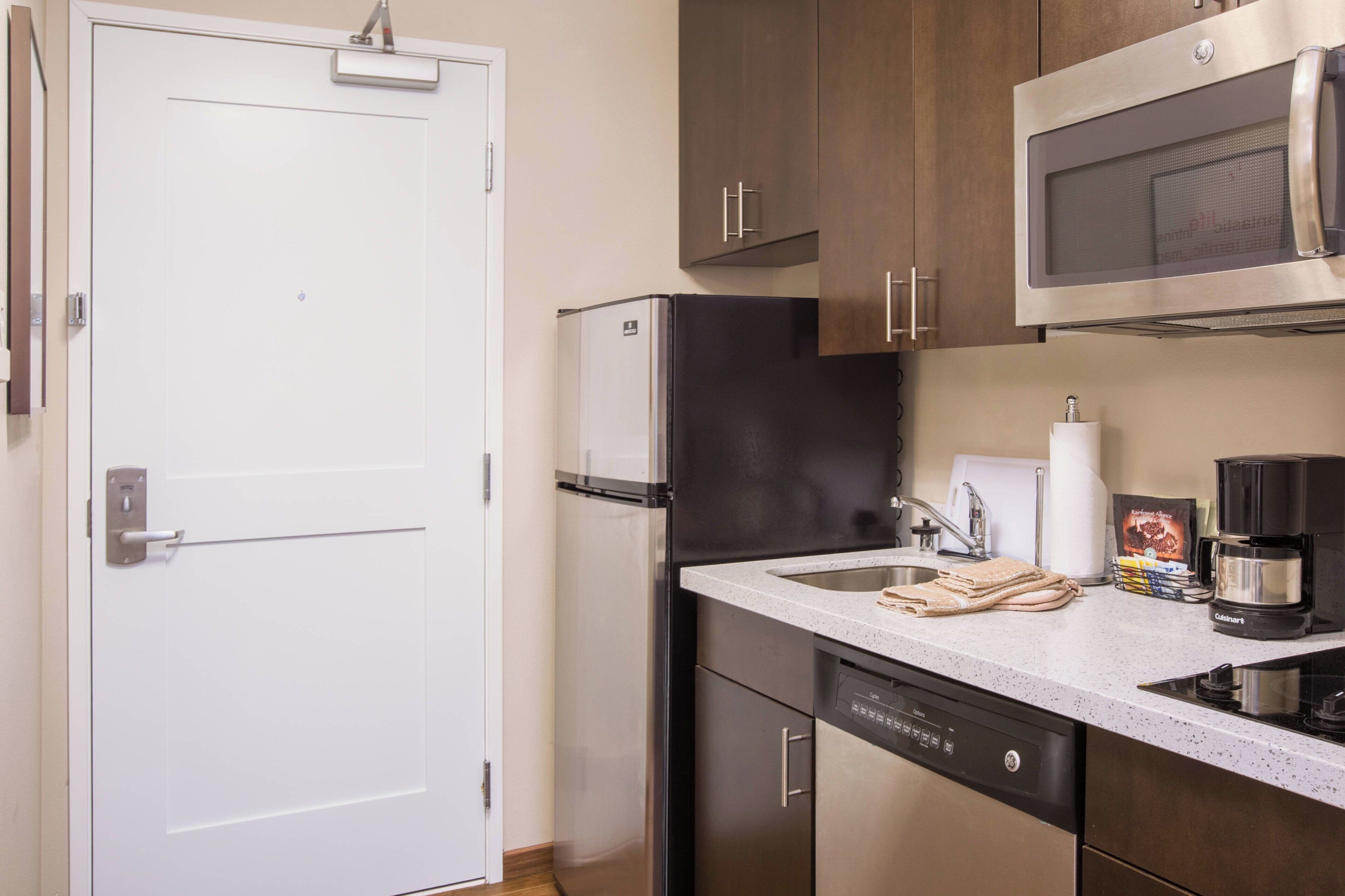 fridge, microwave, stovetop, coffee/tea maker