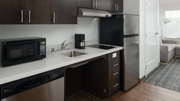 Studio, Multiple Beds, Non Smoking | Private kitchen | Fridge, microwave, stovetop, coffee/tea maker