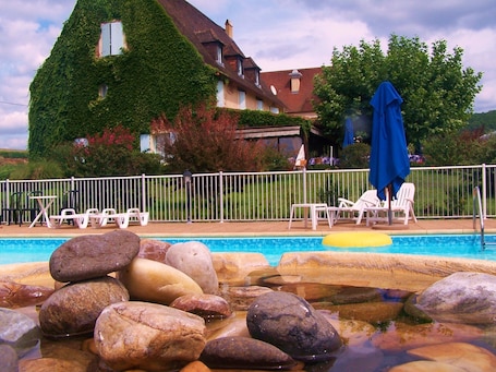 Seasonal outdoor pool, open 9:00 AM to 7:30 PM, pool umbrellas