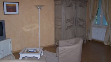Luxury Double Room | Living area | Flat-screen TV