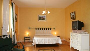 In-room safe, desk, rollaway beds, free WiFi