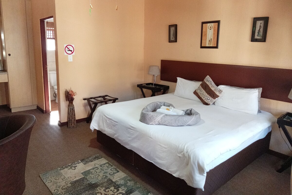 Superior Room | In-room safe, desk, laptop workspace, iron/ironing board (on request)